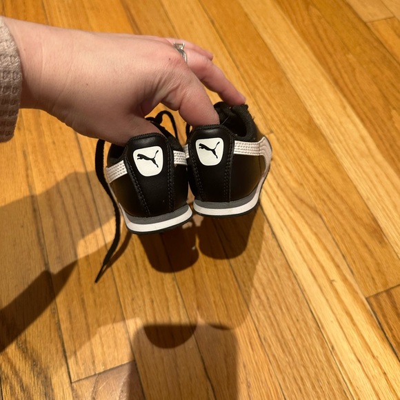 Puma Roma Kids Black and White Low-Top Sneakers - Picture 4 of 5